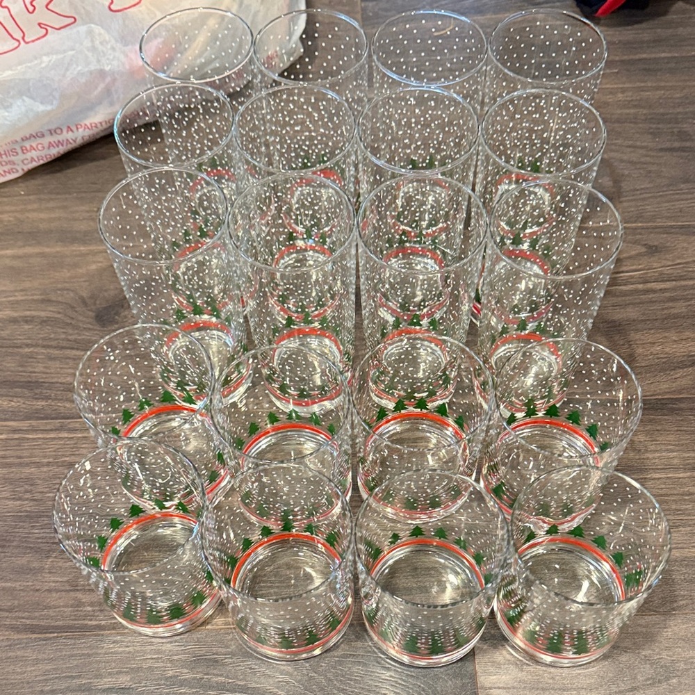 Unbranded Festive Holiday Party Glasses Set 12:29